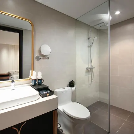 Le Premier Hotel & Rooftop Bar Hanoi Exterior photo