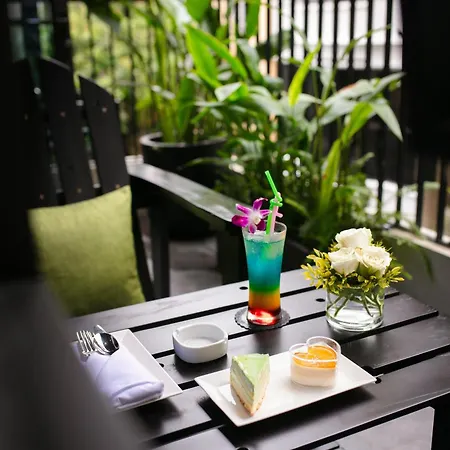 Le Premier Hotel & Rooftop Bar Hanoi Exterior photo