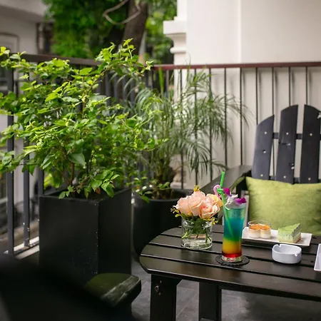 Le Premier Hotel & Rooftop Bar Hanoi Exterior photo