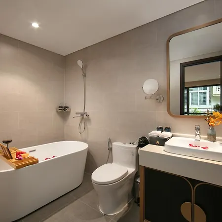 Le Premier Hotel & Rooftop Bar Hanoi Exterior photo
