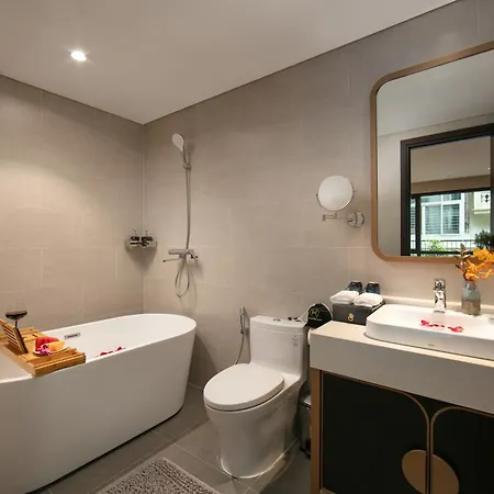 Le Premier Hotel & Rooftop Bar Hanoi Exterior photo
