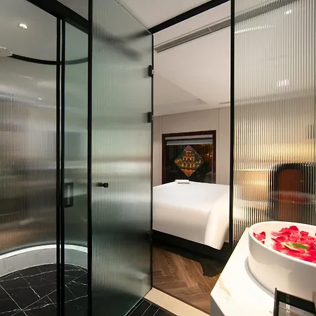 Le Premier Hotel & Rooftop Bar Hanoi Exterior photo