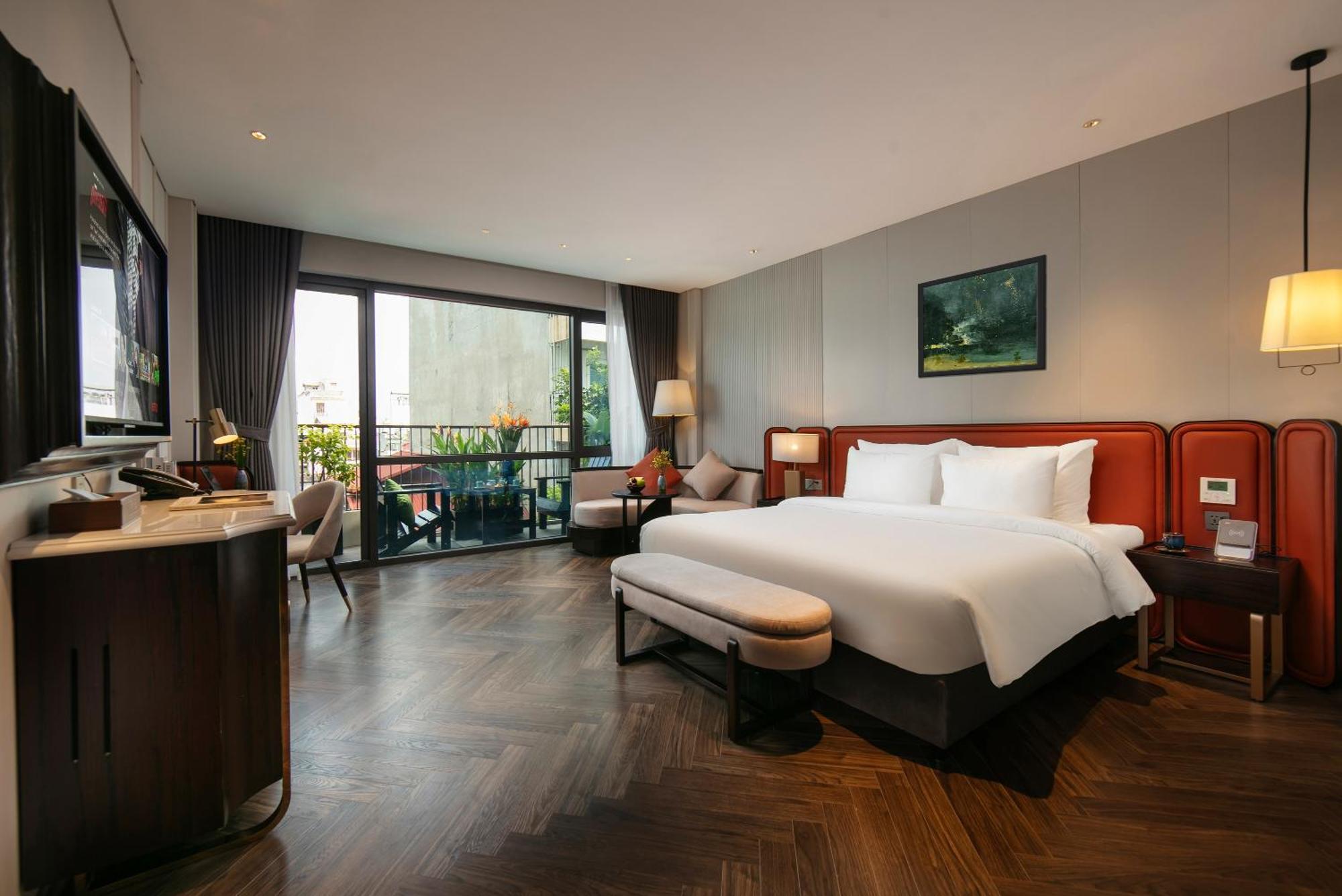 Le Premier & Rooftop Bar 4*